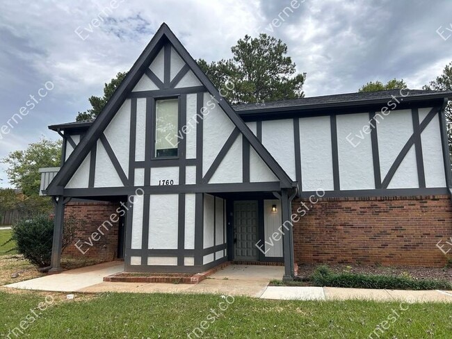 Building Photo - 1760 Wesley Way NW