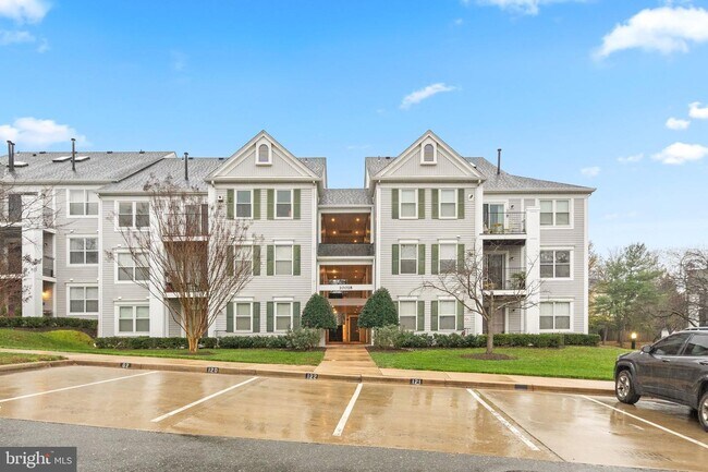 Building Photo - 10018 Vanderbilt Cir