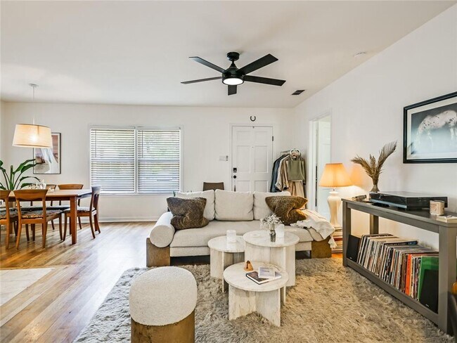 Foto del edificio - Classic 2 Bed House in Historic Hancock Ne...