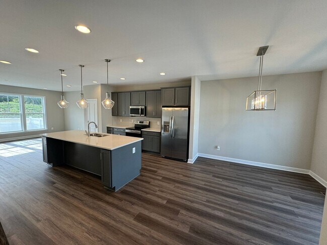 Building Photo - Townhouse for Rent in Preston Lake!