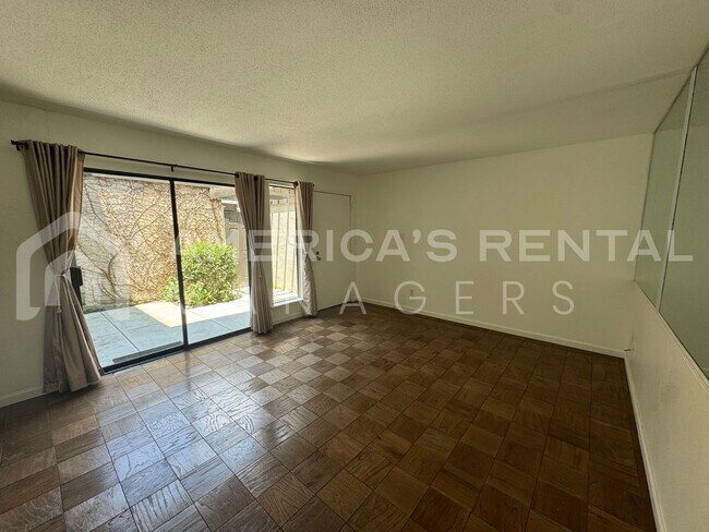 Foto del edificio - Altamont Patio Condominium View with 48 Ho...