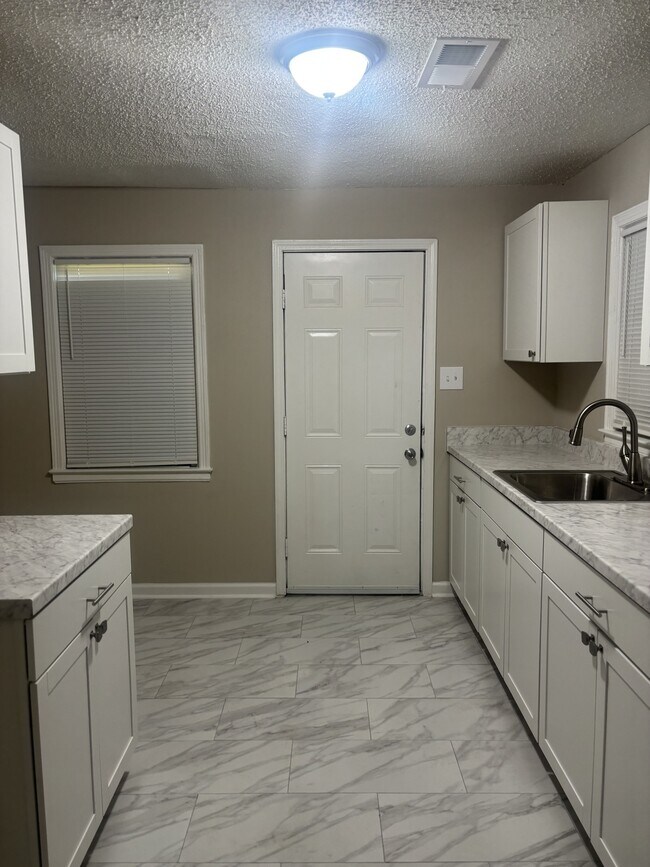 Foto del edificio - 4746 Hodge Rd