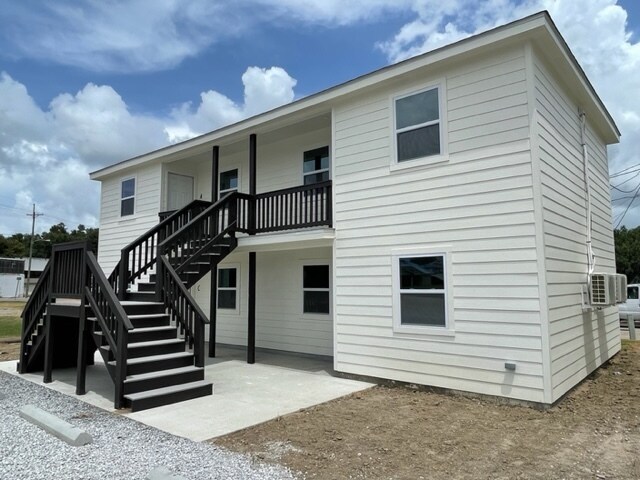 Building Photo - 213 Magnolia St