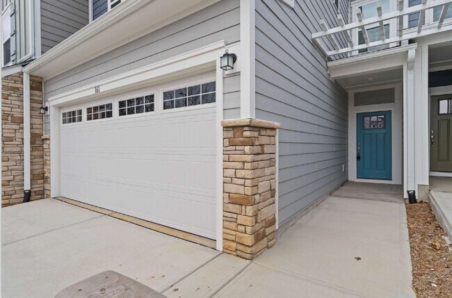 Building Photo - Spacious 3-Bed Townhouse w/ Two Car Garage