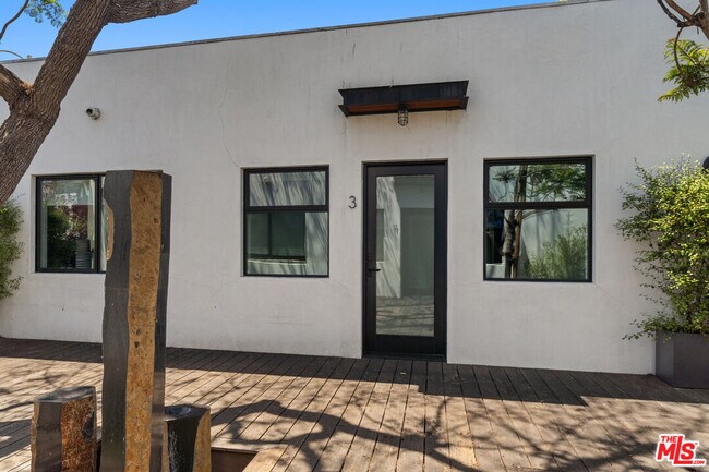 Foto del edificio - 1325 Cabrillo Ave