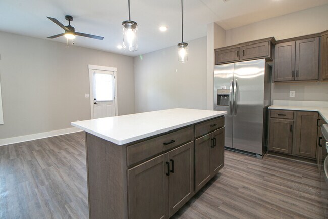 Building Photo - 1602 Jonathan Wade Cir