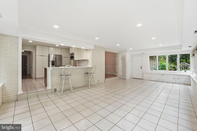 Foto del edificio - 2419 Claremont Dr