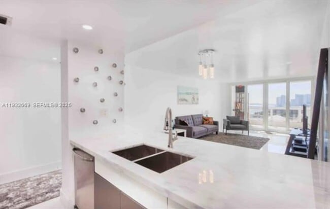 Photo - 1717 N Bayshore Dr Apartment