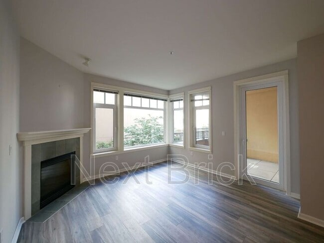 Building Photo - 109 2nd St S