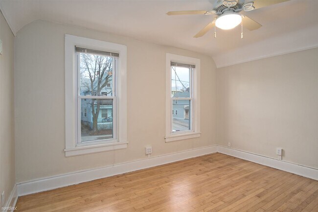 Building Photo - 511 E Johnson St