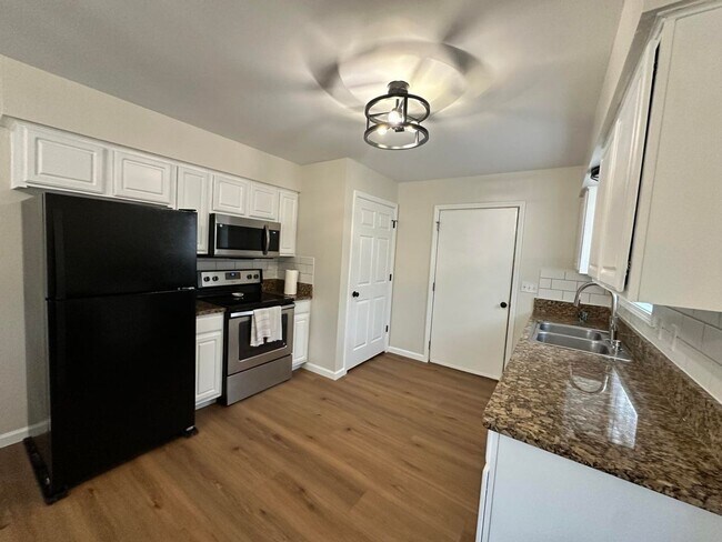 Foto del edificio - COMING SOON! All Brick Home in Battlefield