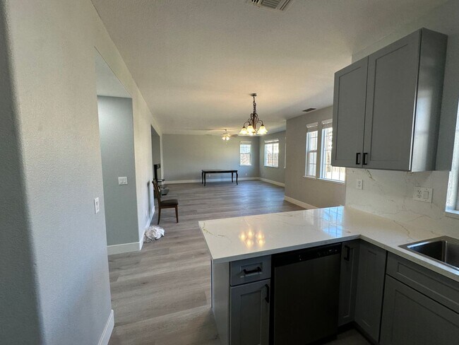 Foto del edificio - 1435 Lever Blvd