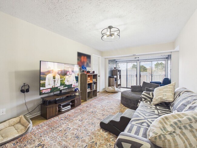 Foto del edificio - 1501 Bronwyn Rd