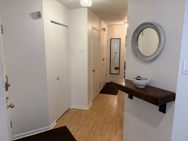 Hallway - 615 Rue Richmond