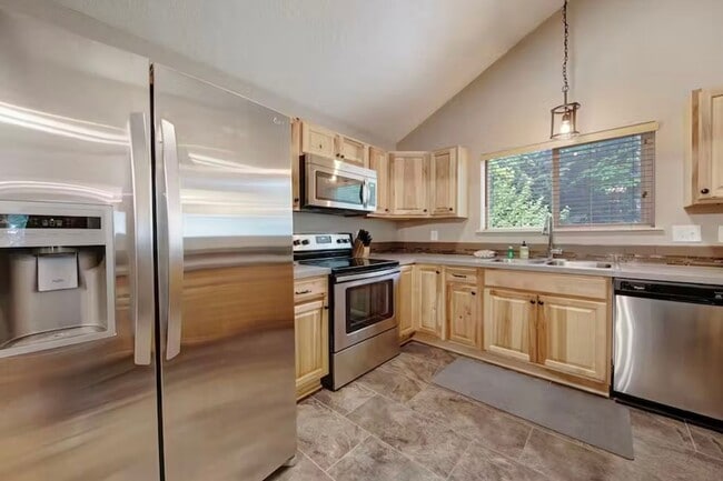 Building Photo - JB01 - 3 bedroom two bath house for rent