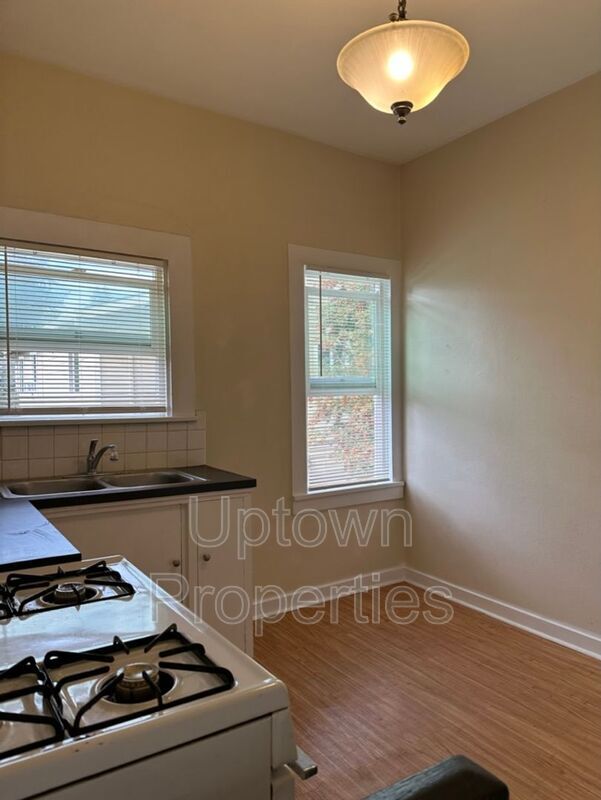 Building Photo - 7630 SE Woodstock Blvd