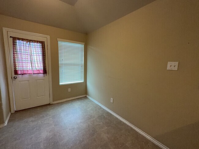Foto del edificio - 811 Lovebug Ln