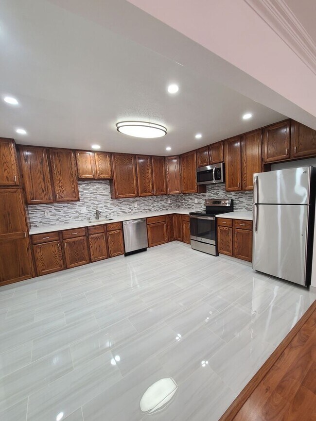 Foto del edificio - VIDEO Updated big apartment in the heart o...