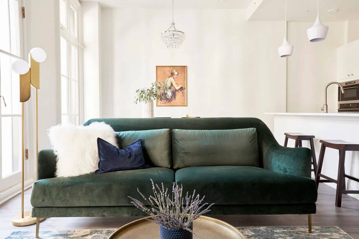 Foto principal - 301 St Charles Ave