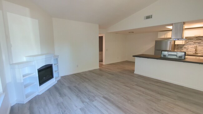 Foto del edificio - 10402 S White Rock Rd