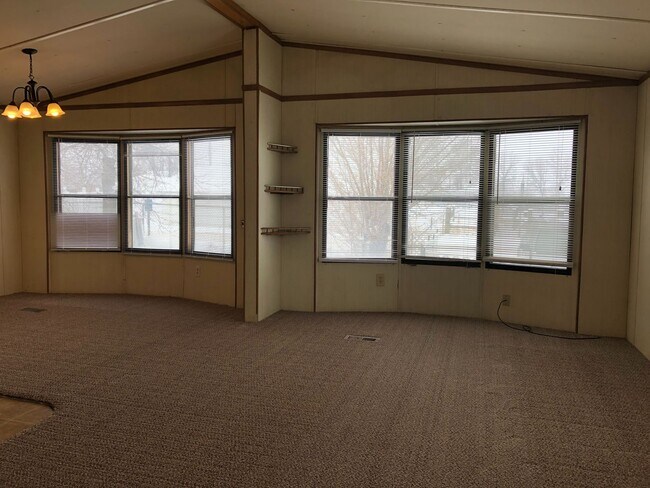 Building Photo - 17 Piccolo Ln