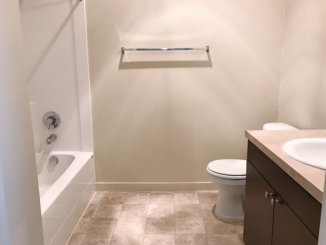 Claystone Dark Guest Bathroom - Stoneplace Apartment Homes