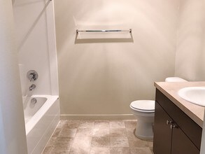 Claystone Dark Guest Bathroom - Stoneplace Apartment Homes