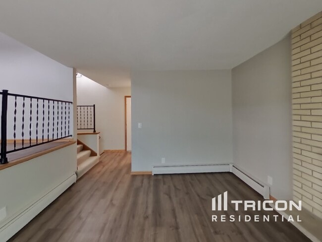 Building Photo - 1397 Pinewood Dr
