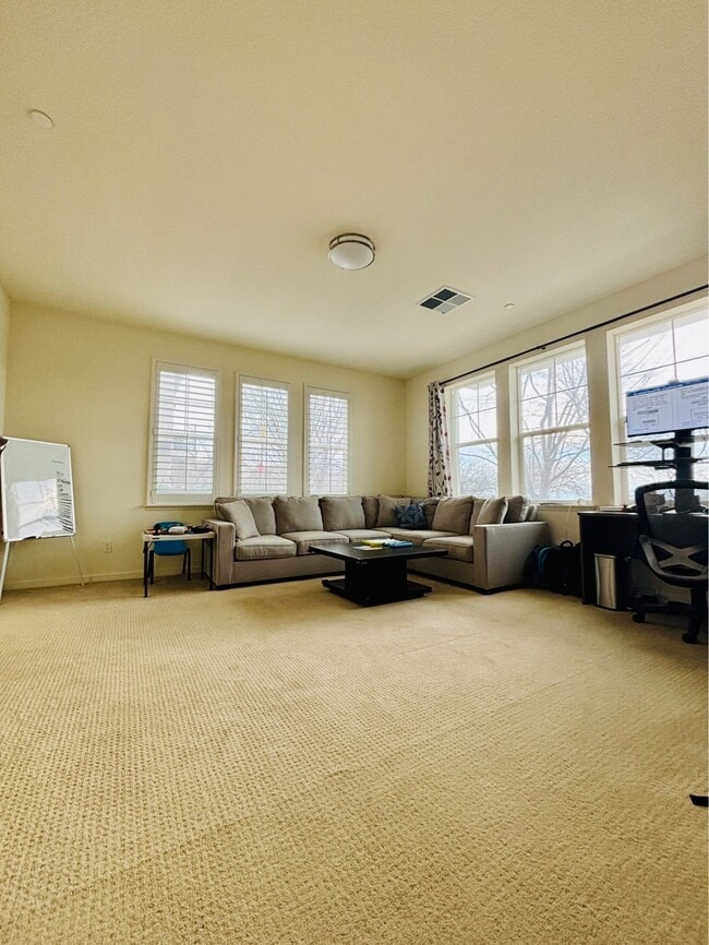 Building Photo - 2321 Central Pky