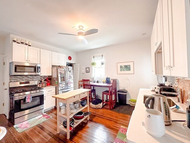 Building Photo - 35 Hillock St