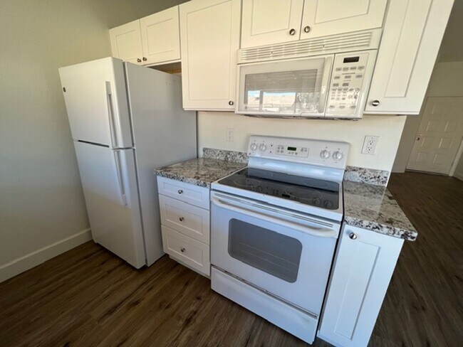 Foto del edificio - 2836 E Irwin Ave