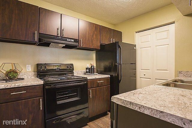 Foto del edificio - 2406 Hickory Club Dr