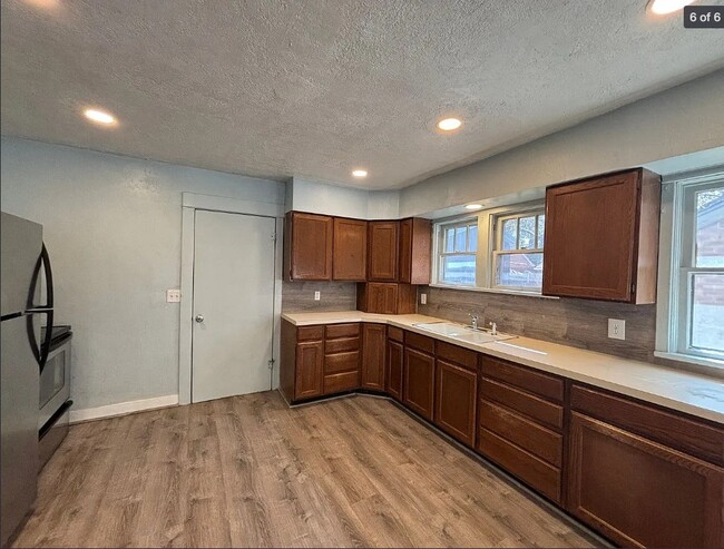 Kitchen - 428 N 10th Ave