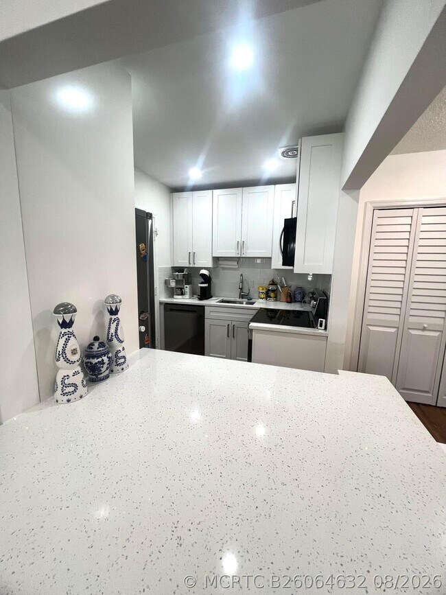 Foto del edificio - 2261 NE 67th St