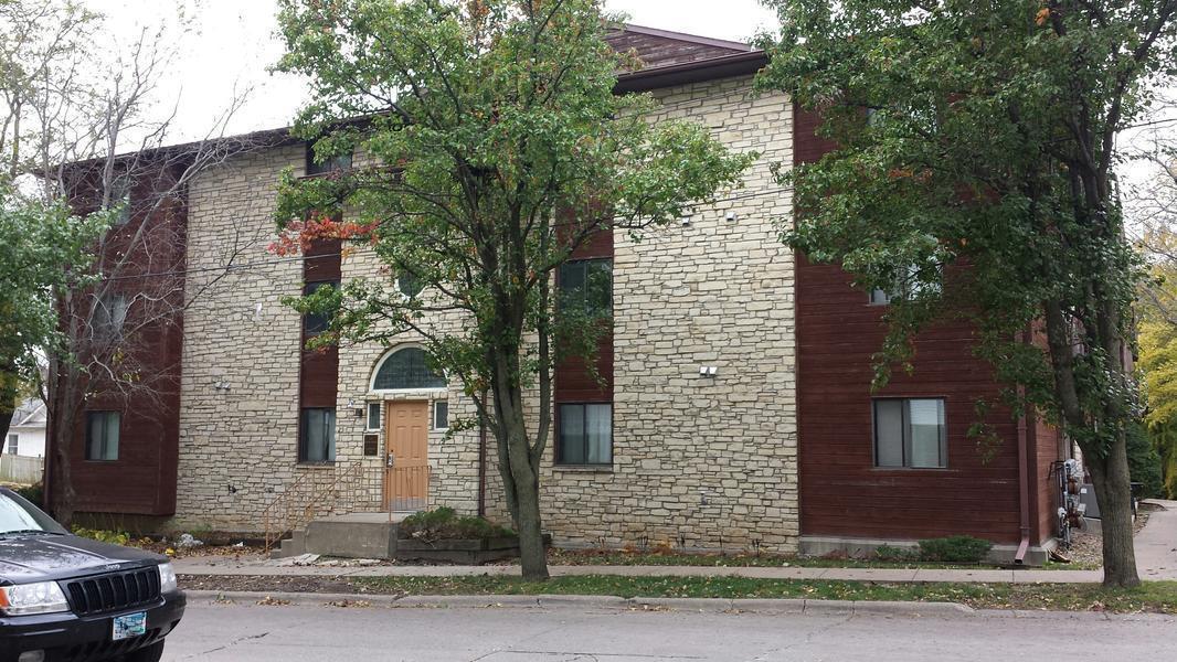 Great location - close to med/dental colleges - 25 Lincoln Ave