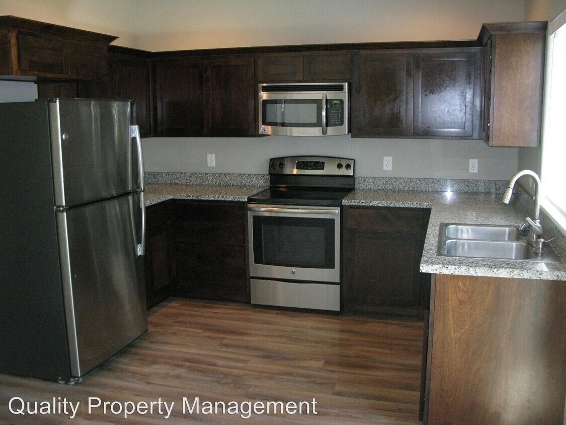 Primary Photo - 516-516 Gray Ct