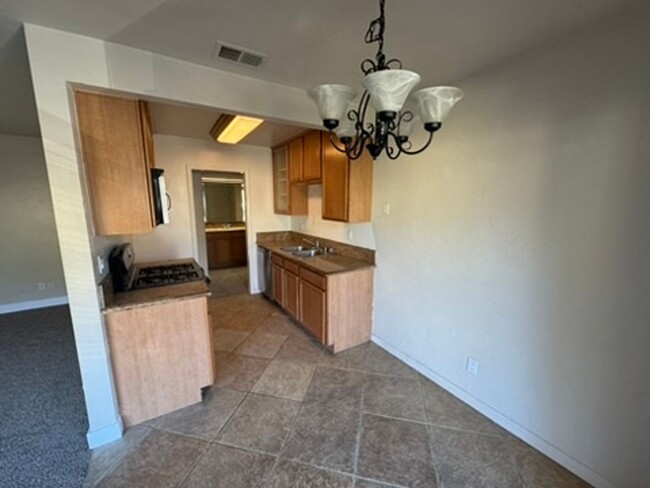 Building Photo - 1 Bedroom 1 Bathroom Condo in La Habra