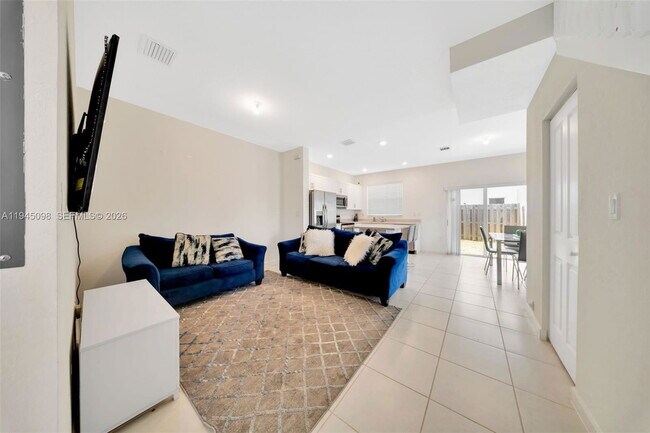 Foto del edificio - 2699 SE 19th St