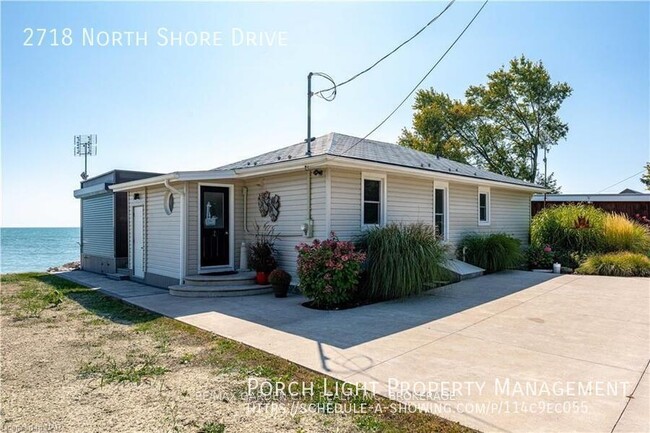 Photo du bâtiment - Lake Front Luxury Home For Year Round Rental