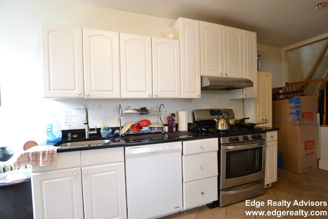 Building Photo - 272 Crescent St