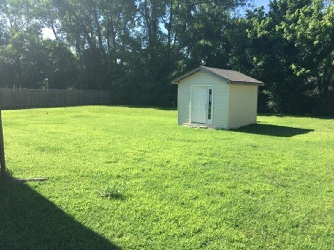 Foto del edificio - 3bed/1bath off Tulip Grove Rd!