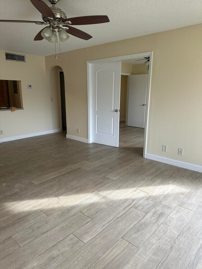 726 Sunny Pine Way Unit B2, Greenacres, FL 33415 Room for Rent in Greenacres, FL