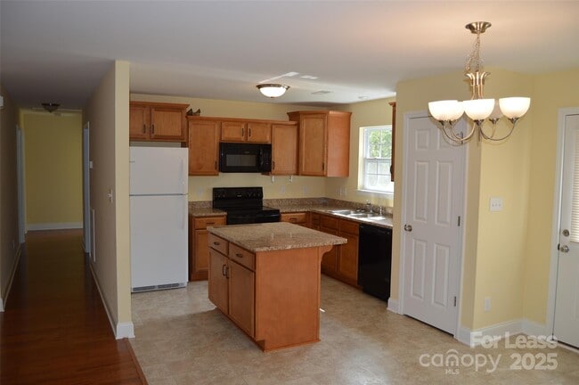 Building Photo - 132 Springfield Rd