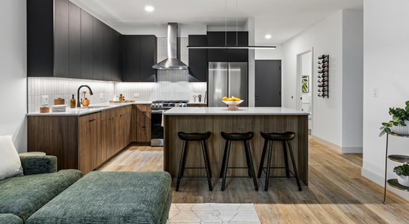 Photo - 209 E Grand Ave (Chicago, IL)