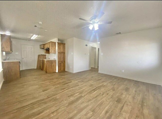 Building Photo - Updated house in East Lubbock