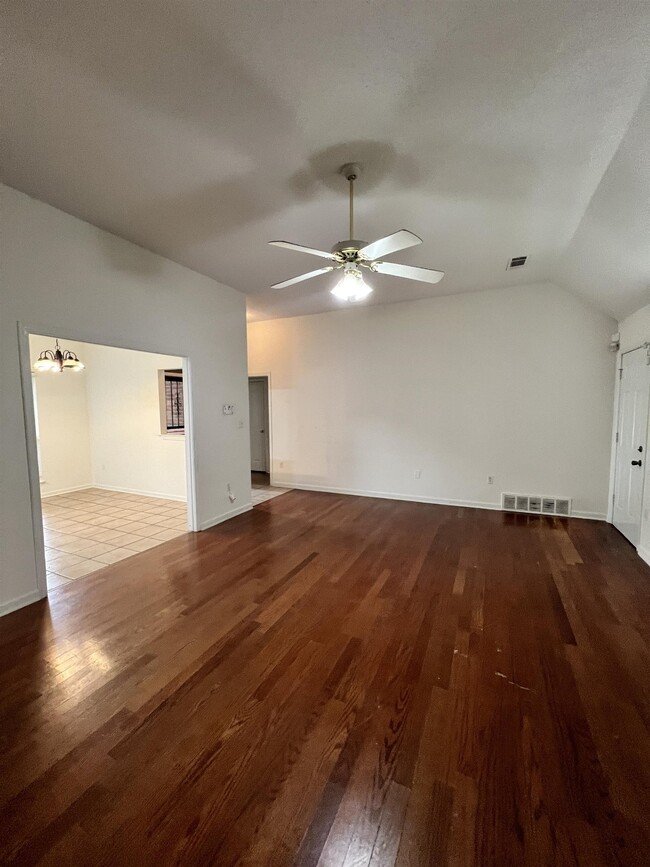 Building Photo - 5760 Pecan Trce