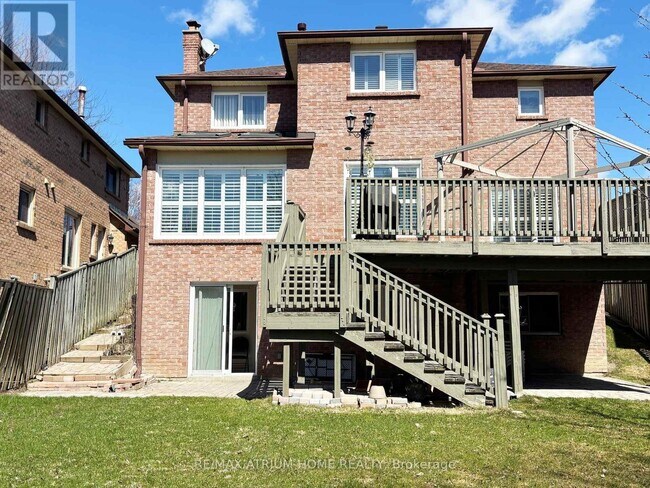 Photo du bâtiment - 18 Huntington Park Dr