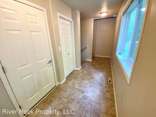 Building Photo - 3 br, 3 bath House - 5384 Bishops Blvd Unit D