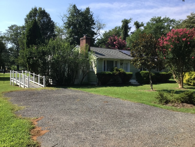 Building Photo - 43855 Bardmore Way