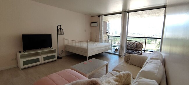 Building Photo - Fully Furnished Studio with Parking in Waikiki